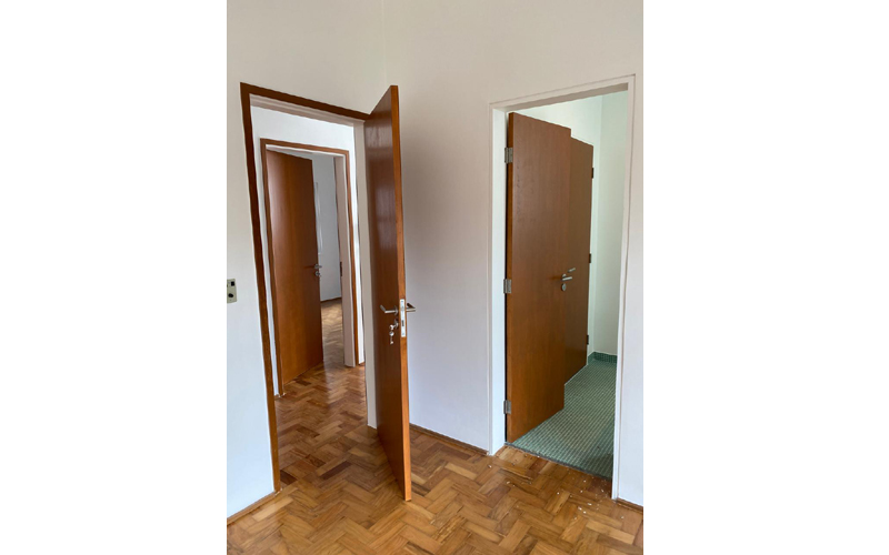 Instalação e Reformas em Portas em Madeira com Piso de Madeira!