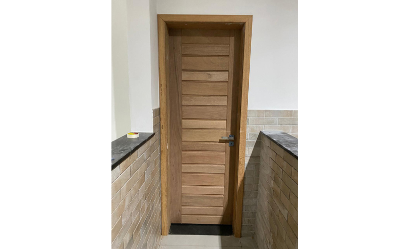 Instalação e Reformas em Porta em Madeira Ripas Horizontal Fechada!