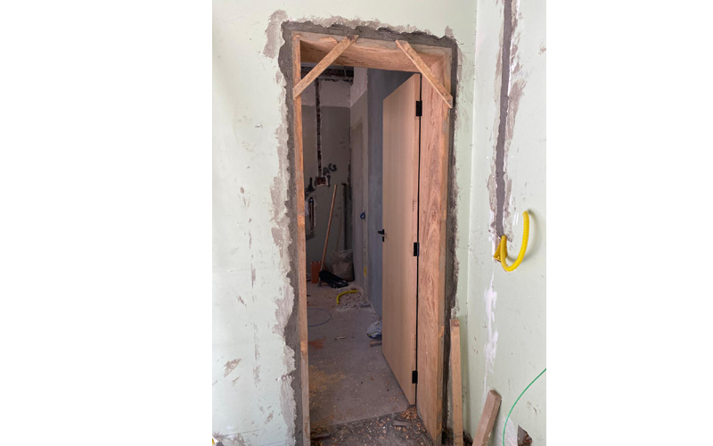 Instalação e Reformas em Fixação e Acabamento em Portas Madeira!